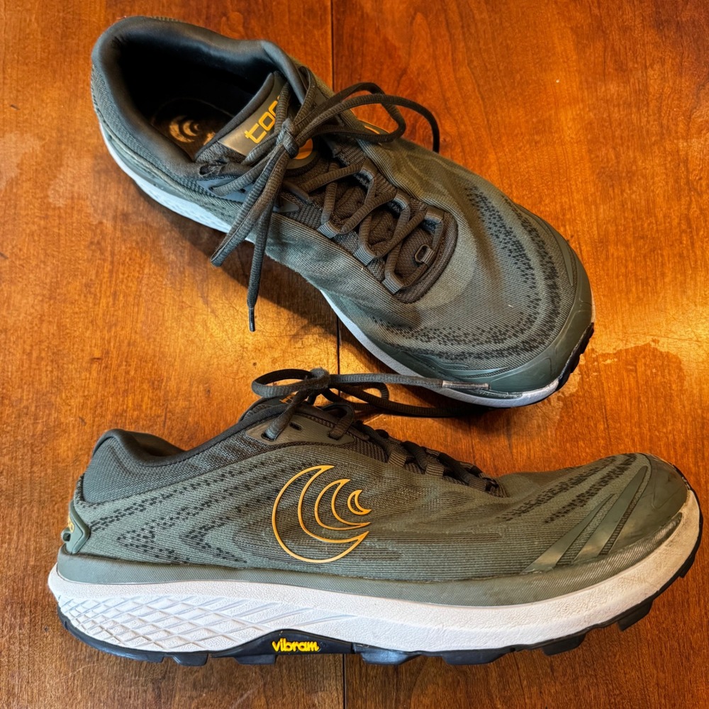 Topo Athletic Pursuit 2 Mens 11 Green Orange Trail Running Shoes Vibram 0mm Drop